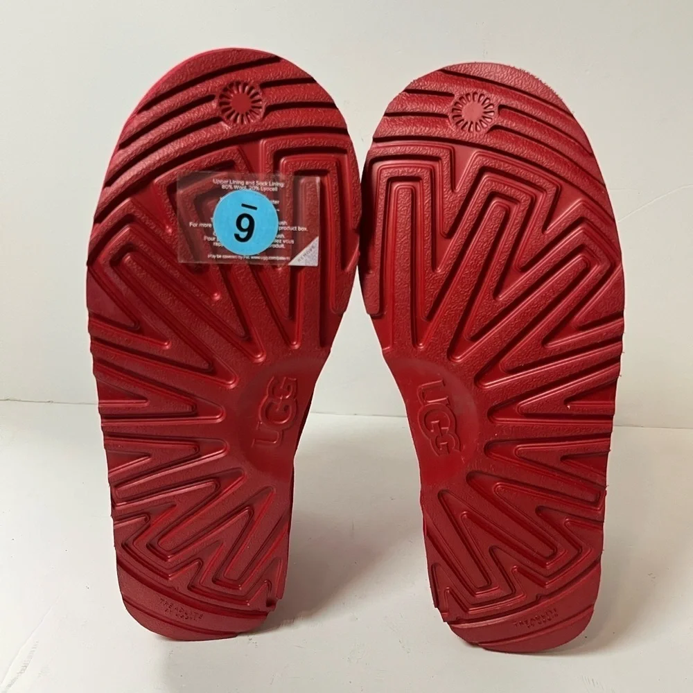 UGG Neumel II Chukka Boots Red Suede Big Kids Size 6